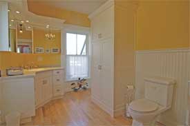 beautiful funtional bathroom