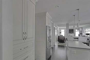 custom walk in closet cabinets