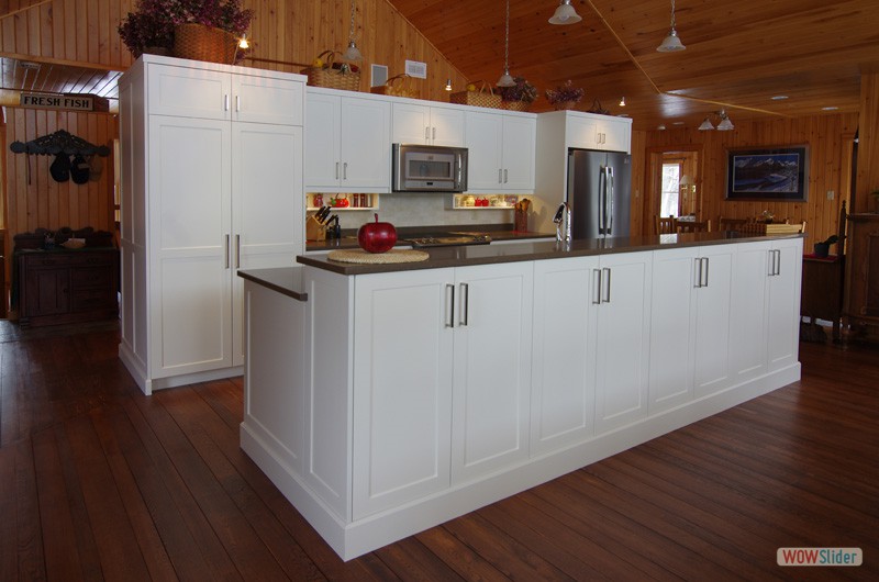 This kitchen's loaded with storage