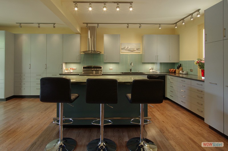 Trendy painted kitchen