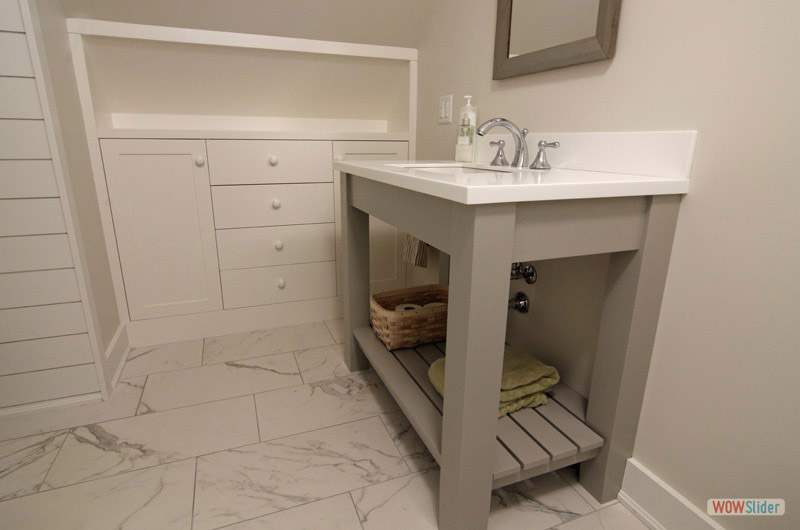 13-bathroom-with-built-in-cabinets