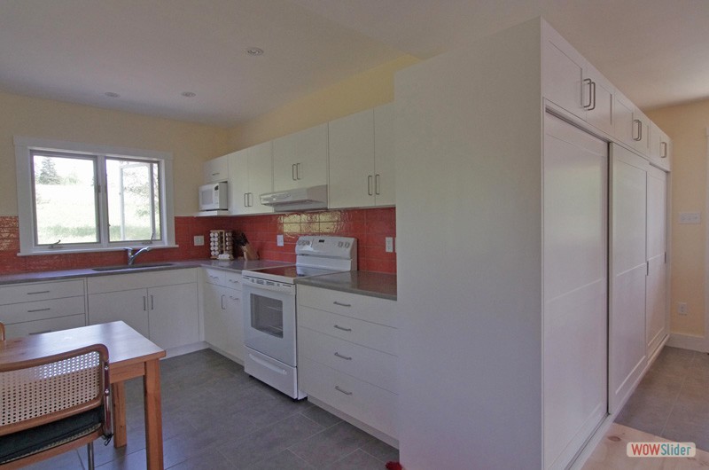 6-white-kitchen-hall-cabinet