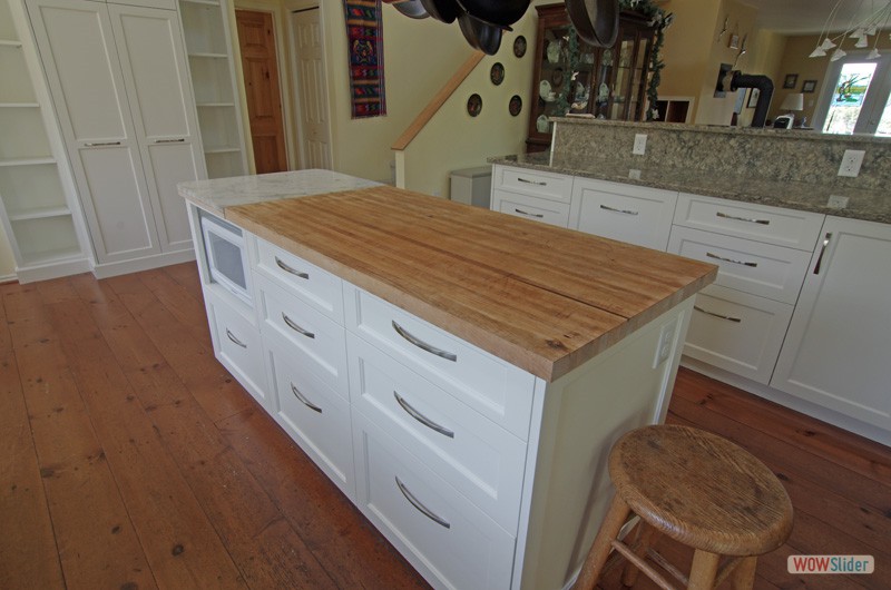 10-island-with-storage